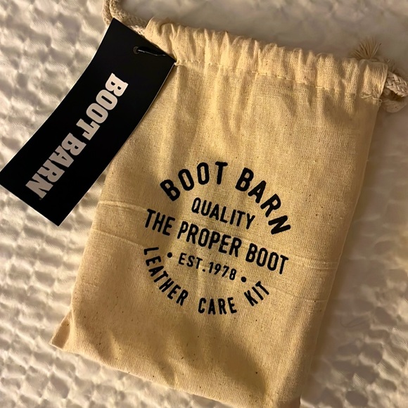 Boot Barn Leather Cleaning Kit - Picture 2 of 4